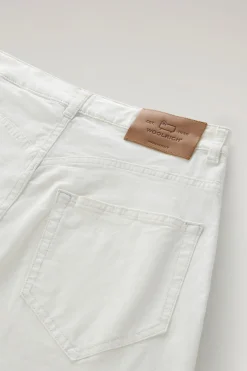 Pantaloni e pantaloncini><noscript><img width=