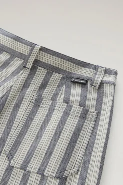Pantaloni e pantaloncini><noscript><img width=