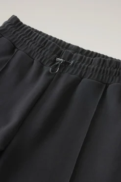 Pantaloni e pantaloncini><noscript><img width=