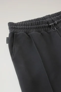 Pantaloni e pantaloncini><noscript><img width=