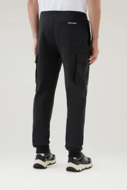 Pantaloni e pantaloncini><noscript><img width=