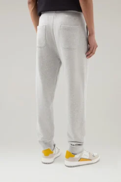 Pantaloni e pantaloncini><noscript><img width=