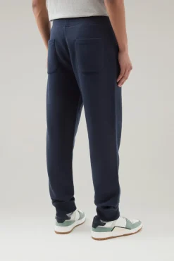 Pantaloni e pantaloncini><noscript><img width=