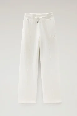 Pantaloni e pantaloncini><noscript><img width=