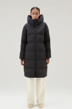 Piumini|Parka>Woolrich Parka Lungo Imbottito  in Nylon Elasticizzato Con Cappuccio Staccabile Black