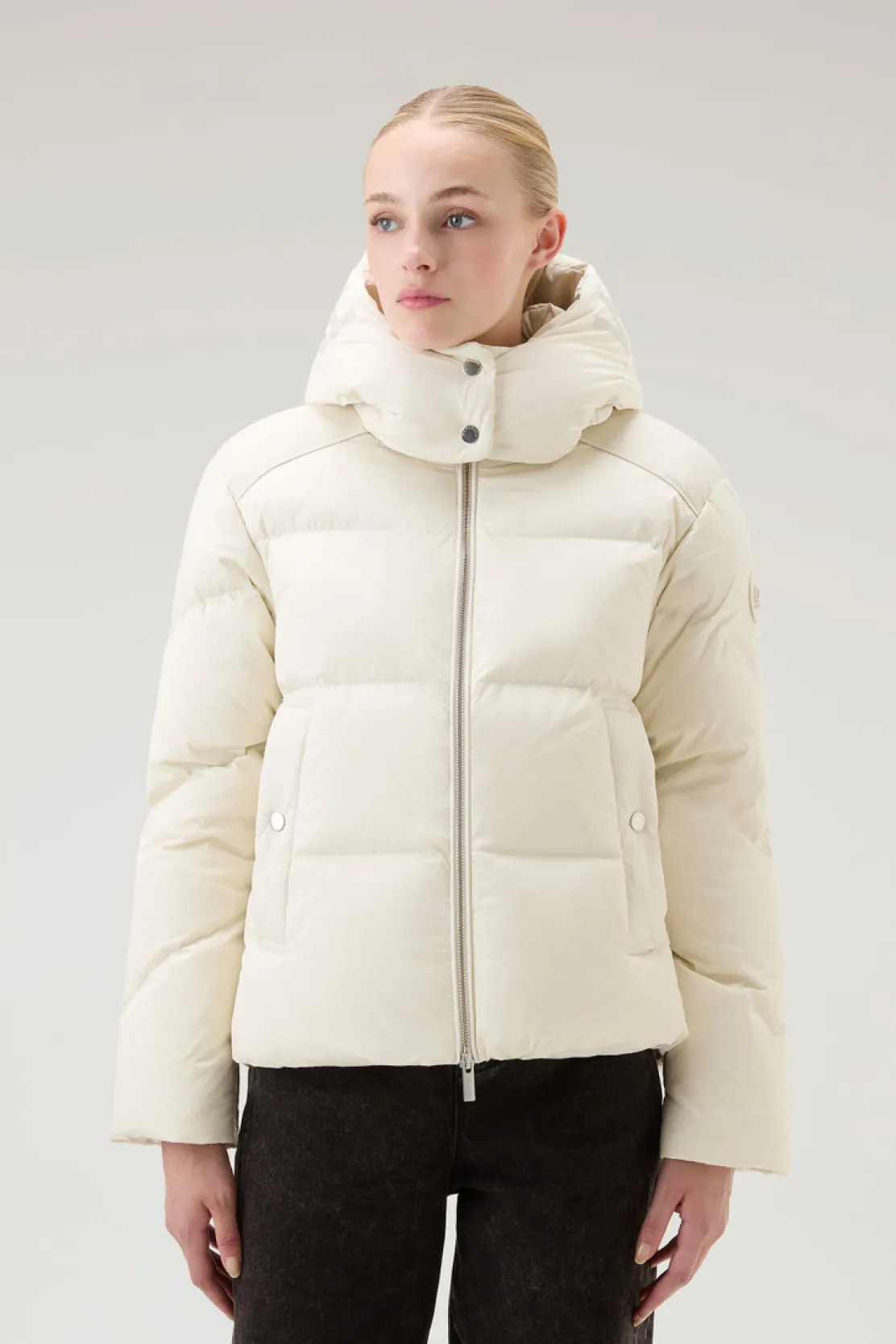 Piumini>Woolrich Piumino Alsea Corto In Nylon Elasticizzato Con Cappuccio Staccabile Milky Cream