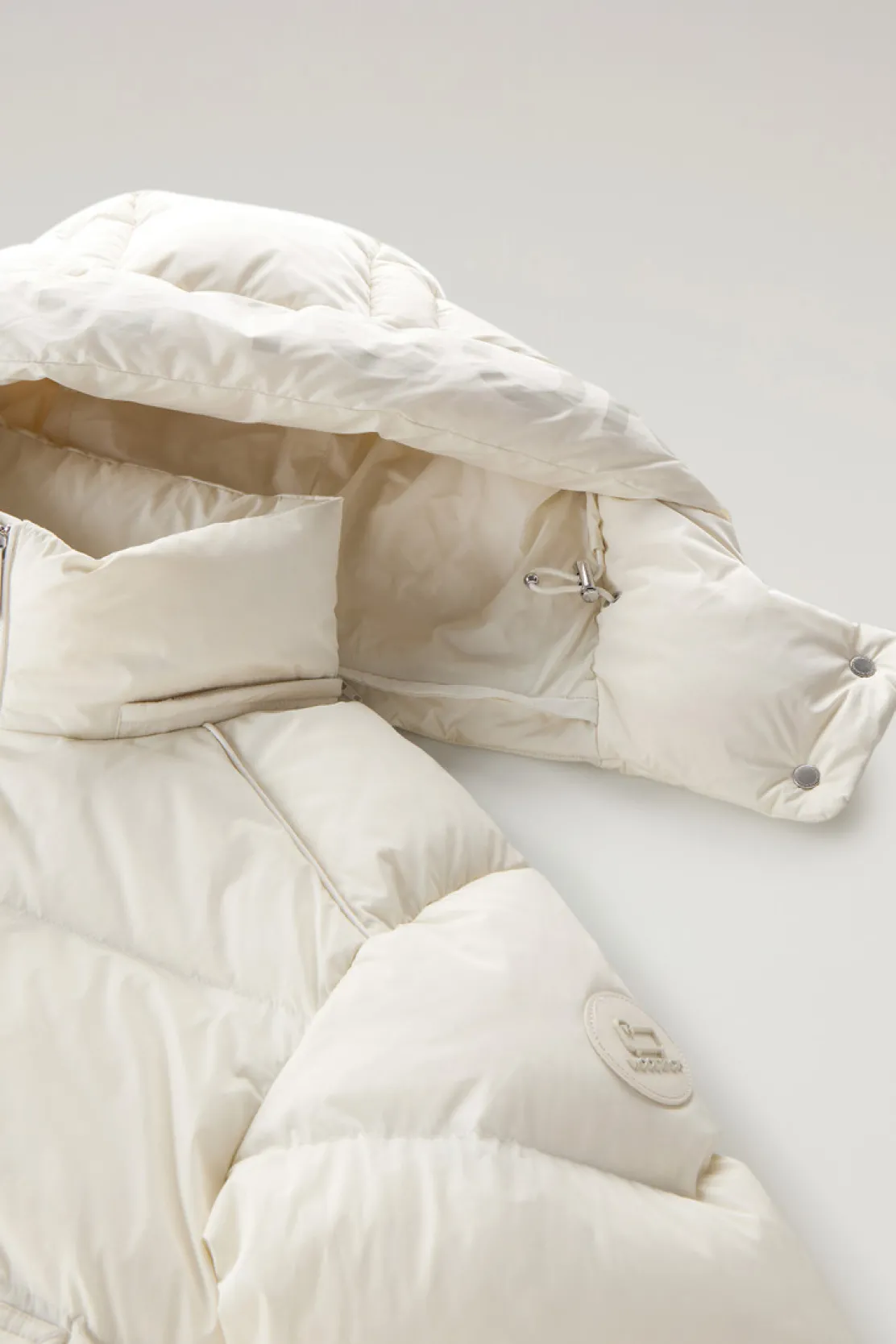 Piumini>Woolrich Piumino Alsea Corto In Nylon Elasticizzato Con Cappuccio Staccabile Milky Cream
