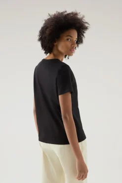T-shirt e polo>Woolrich T-shirt Con Scollo A V In Puro Cotone Black