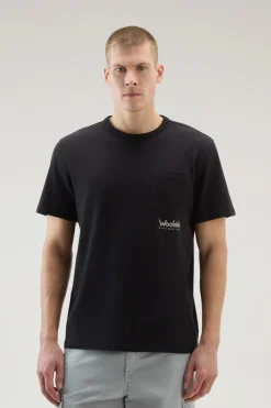 T-shirt>Woolrich T-shirt In Puro Cotone Con Stampa Trail Black