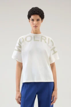 T-shirt e polo>Woolrich T-shirt In Puro Cotone Con Maxi Stampa Plaster White