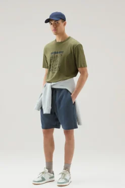 T-shirt>Woolrich T-shirt In Puro Cotone Con Stampa Outermates Lake Olive