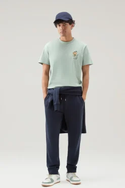T-shirt>Woolrich T-shirt In Puro Cotone Con Stampa Grafica Sage